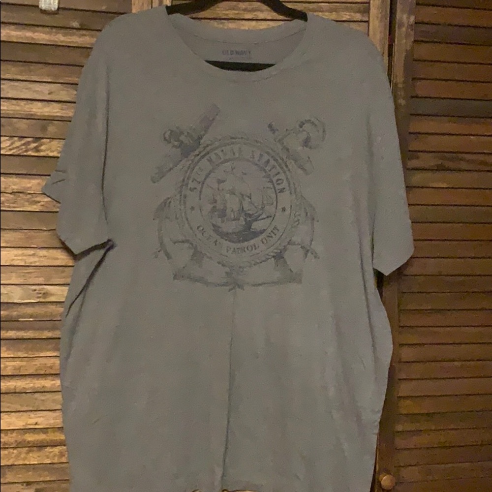 💋💋5/$25💋💋. Men’s Old Navy t-shirt